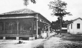 Foto em preto e branco das primeiras instalações do Instituto Soroterápico Federal